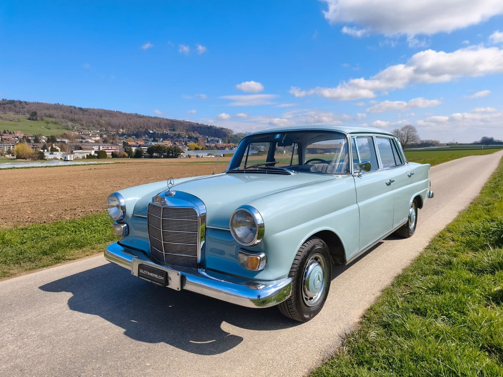 Mercedes-Benz 200 Heckflosse Limousine