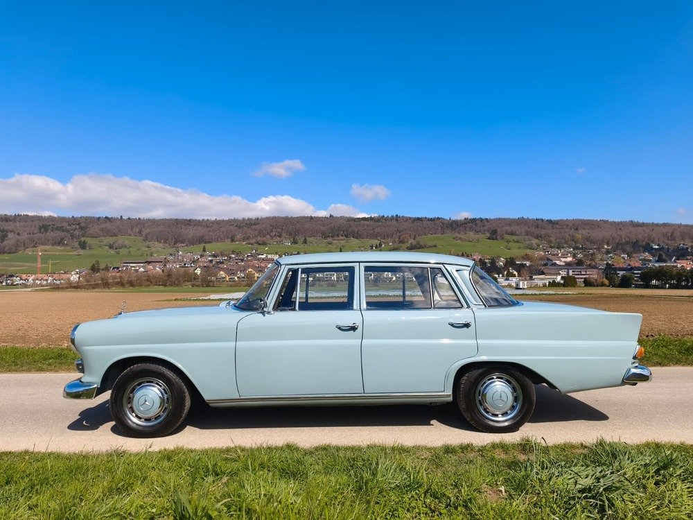 Mercedes-Benz 200 Heckflosse Limousine
