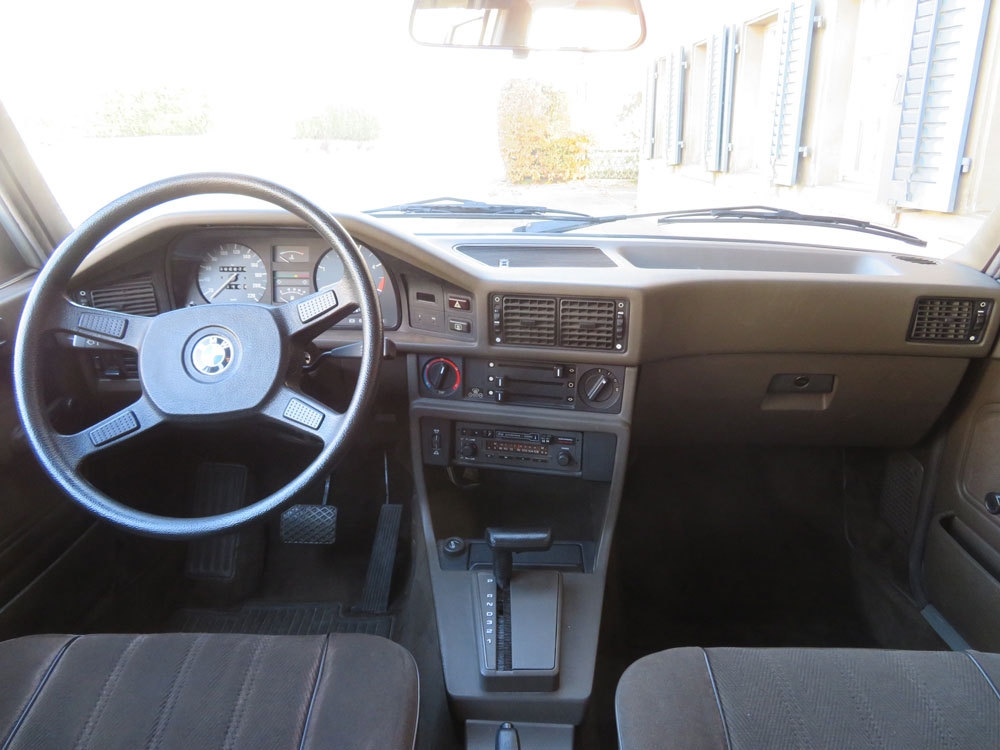 BMW 525e Limousine