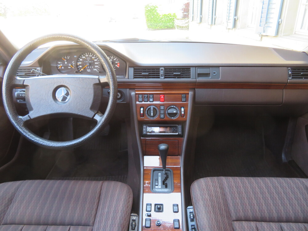 Mercedes-Benz 300 E Limousine