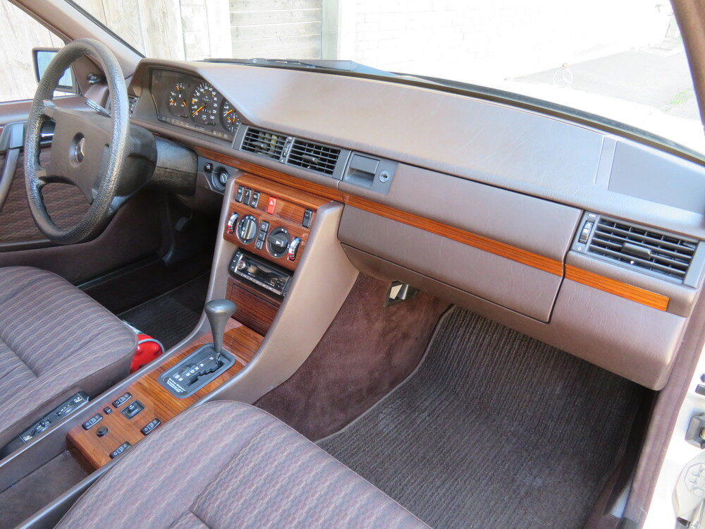 Mercedes-Benz 300 E Limousine