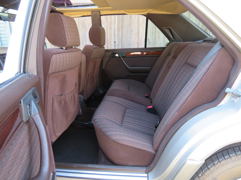 Mercedes-Benz 300 E Limousine